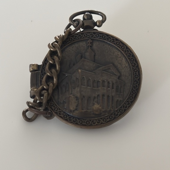 Disney Other - Disney haunted mansion O-pin house